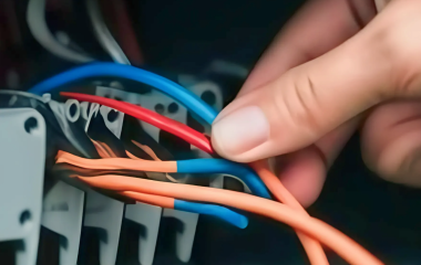 Як захистити техніку від перепадів напруги