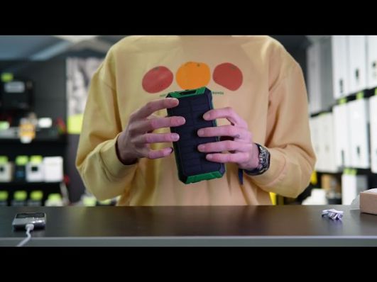 УМБ Solar 20000 mAh, 1P Green (PowerBank) video 0