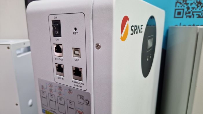 Аккумуляторная батарея литиевая SRNE SR-SE05B 5,12 кВт*ч, 48В 100Ач, настенное исполнение