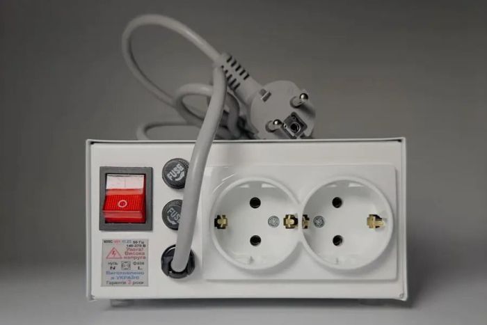 Стабілізатор напруги LVT АСН-600 С  (600 Вт)